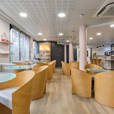 Centre Rive Gauche Готель 3*